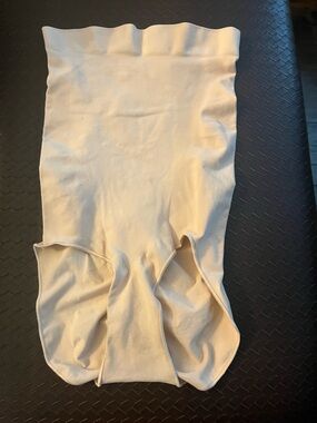 Skims High-Waist Shaping Undies in Cream 4 XL New Open Pack